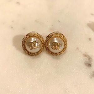 Fashion earrings gold and pearl